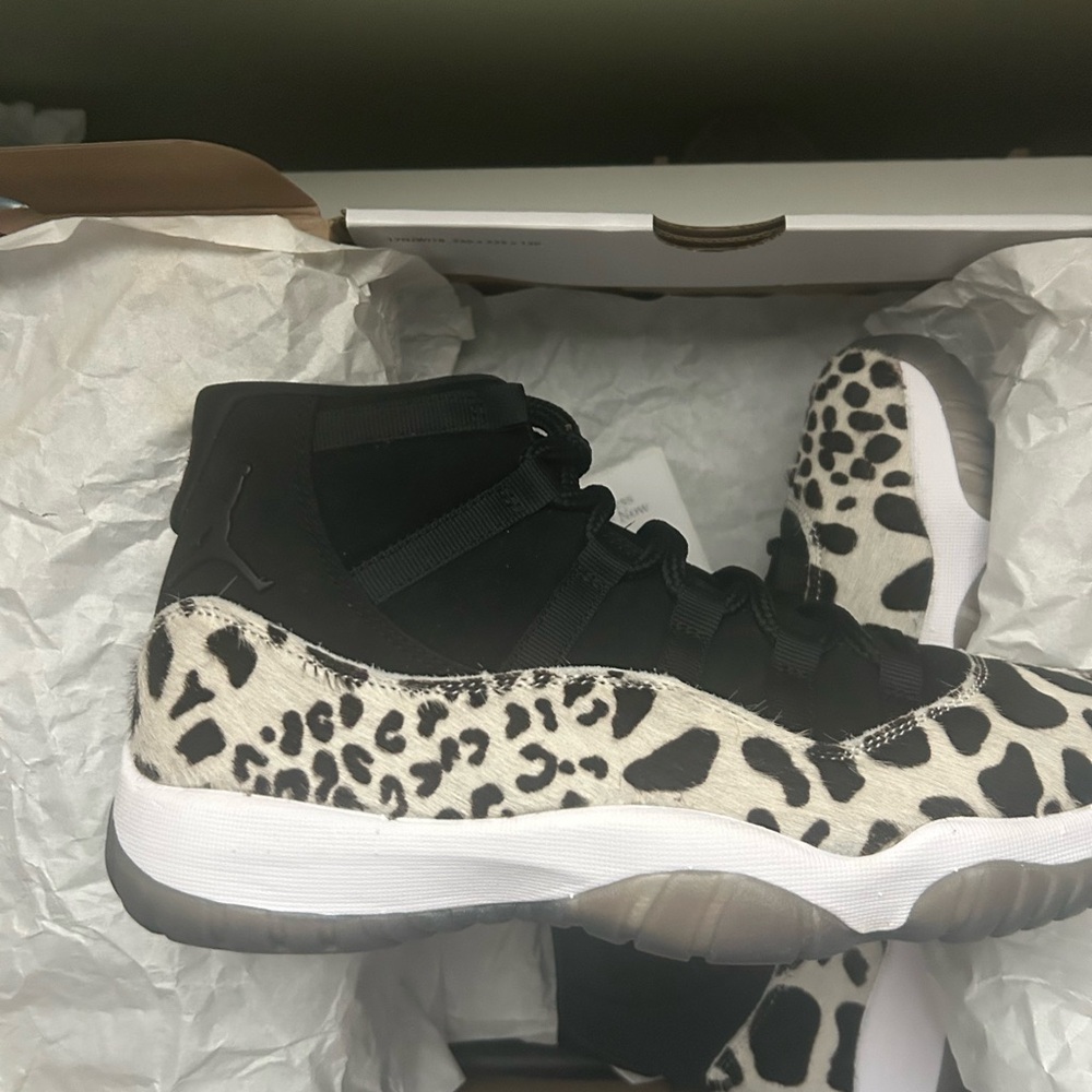 Jordan Black and White Retro Sneakers 10 size 11